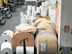 大量原纸涌入，22家纸厂濒临倒闭！全球造纸产业链在最弱的一环崩断了